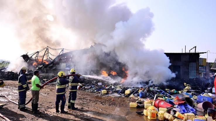 Major fire breaks out at godown storing plastic scrap in Dindigul - The Hindu