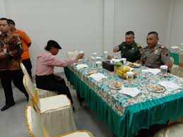 Terima kasih pak satpam, bisik abdul mengejek. Karanganyar Kota Com November 2019