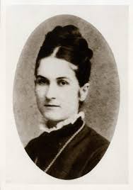 Helen (Quiner) McBride, daughter of Lillie Graham Hill and Thomas Lewis  Quiner, is in the center of the photo