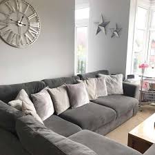 Ve neredeyse tüm renkler ile uyum yakalayabilir. Cakil Tasi Rengi Duvar Boyasi Ile Boyanmis 30 Salon 2021 Dekorcenneti Com