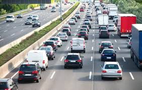 Es sei denn, ausnahmeregelungen schreiben für bestimmte verkehrssituationen ein anderes fahrverhalten vor. Autobahn Wann Rechts Uberholen Verkehrskommentar De