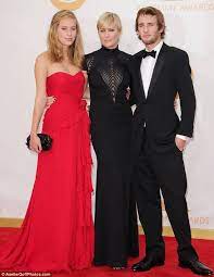 Robin Wright Takes Her Kids Dylan And Hopper Penn To The Emmy Awards Robin Wright Strapless Dress Formal Celebrity Moms