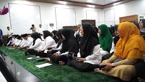 Suara Lantunan Kalimat Thayyibah Warnai Dzikir Bersama Usai Magrib di Mamuju