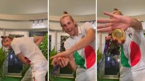 L'atleta ha scelto di farlo prima di partire per tokyo:c'è solo un ultima cosa che dovevo assolutamente fare prima di partire per queste mie olimpiadi. Mn8obsruxbnhrm