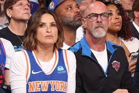 Mariska Hargitay and Christopher Meloni Spotted at Knicks Game, Delight Fans