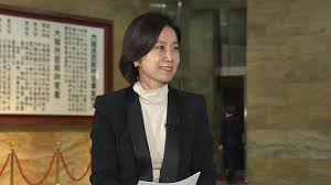 자유한국당에 영입된 '이미지 전략가' 허은아(오른쪽) 대표가 23일 국회에서 열린 환영식에서 인사말하고 있다. ì •ì¹˜ ë‹¹ë‹¹ë‹¹ ì´ì„  ì°¸íŒ¨ ë³´ìˆ˜ ì´ë¯¸ì§€ ë³€ì‹  ê°€ëŠ¥í• ê¹Œ ë¯¸ëž˜í•œêµ­ë‹¹ í—ˆì€ì•„ ë‹¹ì„ ì¸ Ytn