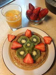 Provechito Domingo De Pancakes De Avena Frutas Y Jugo De Naranja Batidos De Frutas Saludables Comida Batidos De Frutas