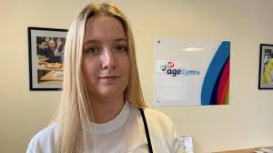 Taliadau tanwydd: Sioc a dicter am doriadau 'annheg'