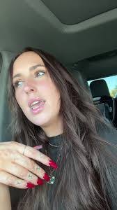 Miranda Godwin's Instagram, Twitter & Facebook