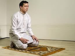 Sesuatu yang dapat mewajibkan perkara yang lebih besar dari dua perkara dengan tidak diterima shalat seseorang yang berhadas sehingga ia berwudhu kembali. Sebelas Hal Yang Dapat Membatalkan Shalat Bincang Syariah