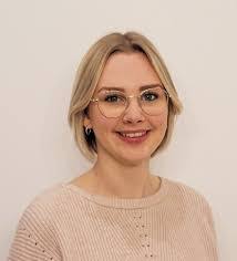 Lea Dilling's Instagram, Twitter & Facebook