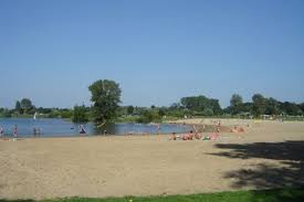 Stink dog at the beach. Top Plekjes Om Te Zwemmen Of Te Spetteren In Zwolle En Omgeving