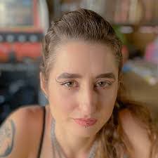 Lara Guerra's Instagram, Twitter & Facebook