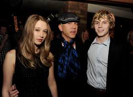 Evan peters (born january 20, 1987) is an american actor, best known for his multiple roles on the fx anthology series american horror story. Evan Peters And Taissa Farmiga Will Return As Tate And Violet In American Horror Story Apocalypse Teen Vogue