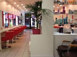 L' équipe de votre salon de coiffure à lille est composée de professionnels et considèrent la coiffure comme de l'art. Coiffeur A Lille Salon Camille Albane