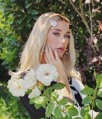 Перевод песни irresistible — рейтинг: Pop Crave On Twitter Katyperry Looks Irresistible In A Newly Shared Photo By Her Makeup Artist