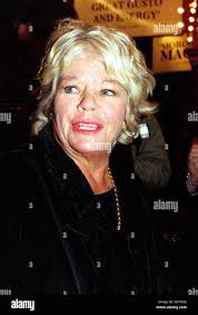 Judith chalmers Banque de photographies et d'images à haute résolution