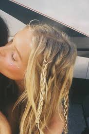 Long layered hairstyles look fantastic even if they are simple. 11 Cute Hairstyles Girls Can Copy For College Days