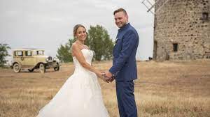 Dieses paar lernte sich erst am standesamt kennen heiratete. Ungewohnt So Geht S Hochzeit Auf Ersten Blick Christina Promiflash De