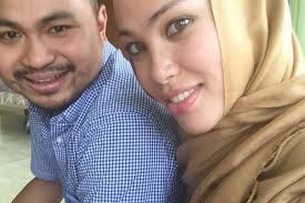 Calon Suami Laudya Cynthia Bella Joget Bareng Cewek, Ini Pembelaan Sarah  Usman