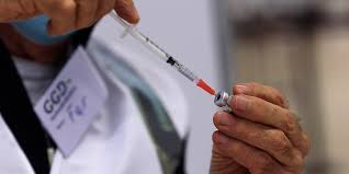 Als je op reis gaat, heb je voor sommige bestemmingen vaccinaties nodig. Even Op Een Rij Wie Krijgt Wanneer Welke Prik Sleutelstad