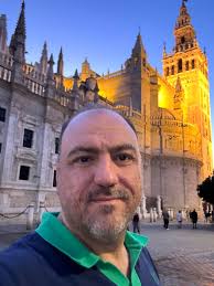 Good Morning everyone ! We are coming to Seville for the day from Faro by  car. Would we be better off parking