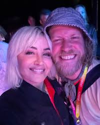 Festie fun. 🎡 💃🏼 🍄 1.) Pre-show bus pic 📸 2.) “You Should Be Dancing”  wsg @grace__bowers 💃🏼 3.) M&G 🤝 4.) “Thinking of You” 💭 5.)  @reunionbluesgigbags w/ @jwdfuller 6.) “It's