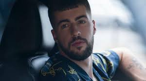 Yes Mccan, de Fugueuse, a un tout nouveau look!