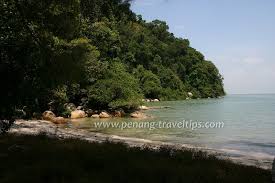 Pantai yang tidak asing di kalangan pelancong ini terkenal dengan pasir yang putih, di samping pemandangan menghadap laut china selatan. Pantai Teluk Wawasan Di Johor Tempat Menarik Yang Cantik Untuk Makan Angin Tempat Menarik
