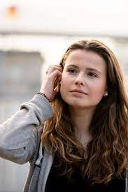 Climate activist #fridaysforfuture • student • author • born 364 ppm, based in berlin. Fragebogen Alte Schule Luisa Neubauer Bildung Sz De