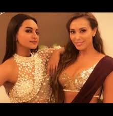 Iulia vantur (salman khan gf) lifestyle, age, house, family, boyfriend, networth, and biography iulia vantur was born on the 24th of july 1980 in bucharest, romania. Iulia Vantur On Instagram Happy Birthday My Sona Aslisona May Your Life Be Showered With Golden Moments With Lots Of Love And Joy Big Hug Birthdaygirl