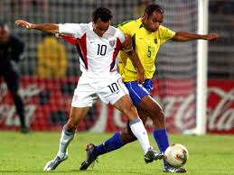 ستكون اسبانيا والبرازيل على رأس المجموعتين في قرعة كأس القارات 2013 التي تسحب السبت المقبل، وذلك لأنّ الأولى بطلة العالم والثانية الدولة المضيفة، وذلك بحسب ما أعلن امس الأربعاء من ساو باولو أمين عام الاتحاد الدولي لكرة. ØªÙ‚Ø¯ÙŠÙ… Ø§Ù„Ø³Ø§Ù„Ø³Ø§ Ø£Ù… Ø§Ù„Ø¨ÙˆØ¨ Ø´Ø§ÙƒÙŠ Ø£Ù… Ø¬Ø§ÙƒÙˆ Ø§Ù„Ø¨Ø±Ø§Ø²ÙŠÙ„ Ø£Ù… Ø£Ù…Ø±ÙŠÙƒØ§ Ù„Ù…Ù† ÙƒØ£Ø³ Ø§Ù„Ù‚Ø§Ø±Ø§Øª Goal Com