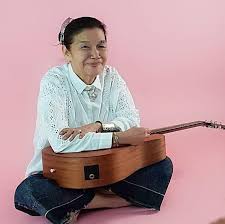 Tells the story of suri, acting by erra, spinster whose heart was closed when dropped fiancee 15 years ago. Dia Bidadariku Astro Home Facebook