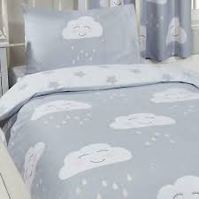 Il letto una piazza e mezza è la soluzione ideale che si inserisce come dimensioni perfettamente a metà tra un letto singolo ed uno matrimoniale. Felice Nuvole Stars Set Copripiumino Singolo Reversibile Bambini Letto Eur 17 09 Picclick It