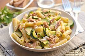 Pasta Con Zucchine Ricotta E Tonno Ricetta Semplice Veloce E Fresca Ricetta Ricette Ricette Di Pasta Pasta Con Zucchine