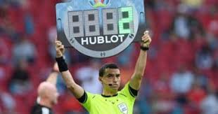 Este vorba despre olandezul danny makkelie, care la acest campionat european a mai condus 3 partide. N8j Agu9eycbm