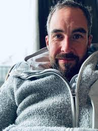 Dustin Tinney's Instagram, Twitter & Facebook