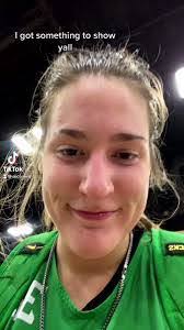 Beth Ritz's Instagram, Twitter & Facebook