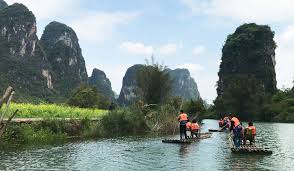 Yùlóng hé) is a small tributary of the larger li river in southeastern guangxi zhuang autonomous region that runs through the major city of guilin to. Shili Hualangs Malerische Landschaft Am Yulong Fluss Guilin Yangshuo Reisefuhrer