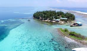Belize (/bəˈliːz/ (listen)) is a caribbean country located on the northeastern coast of central america. Cruising Belize On A Multihull Sail Magazine