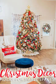 Take a look at our holiday room décor ideas and get inspiration for christmas home décor or for transforming a living room for a hanukkah celebration. How To Decorate A Small Living Room For Christmas 12 Ideas