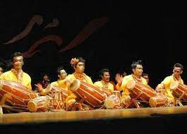 Tari yang berasal dari jawa barat dan diiringi oleh rampak gendang adalah tari. Inilah 14 Kesenian Tradisional Khas Jawa Barat Indonesia Kuwaluhan Com
