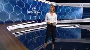 Heute ab 18 uhr moderiert jessy wellmer zum ersten mal die sportschau im ersten. Jessy Wellmer Sportschau 14 10 2017 Youtube