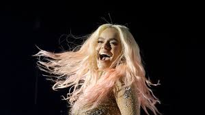 El perreito de Karol G y Young Miko en directo: "Ahora soy yo la que se  pone nerviosa" | Europa FM