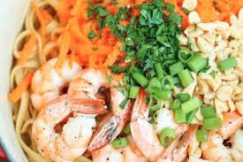 Un Linguine Aux Crevettes A La Thailandaise Hum Cuisine Asiatique Recettes De Cuisine Plats Aux Crevettes