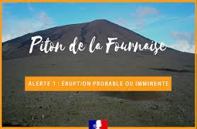L'éruption est bien visible depuis le pas de bellecombe, explique aline peltier, directrice de l'observatoire volcanologique du. Prefet De La Reunion A Twitter Volcan Pitondelafournaise Passage En Alerte 1 Eruption Probable A Breve Echeance Acces Interdit A La Partie Haute De L Enclos Du Piton De La Fournaise Depuis Le