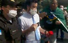 Reprodução/cnn brasilbolsonaro chama jornalista daniela lima, da cnn brasil, de quadrúpede. Jornalista Da Cnn Brasil E Hostilizado Em Ato Pro Bolsonaro No Rio Poder360