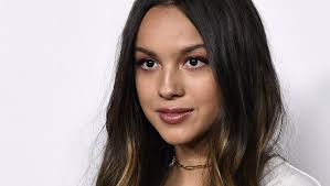 I got my driver's license last week just like we always talked about 'cause you were so excited for me to finally drive up to your house but today i drove through the suburbs crying 'cause you weren't around. Olivia Rodrigo Nach Drivers License Ihr Ex Reagiert Mit Eigenem Song Bunte De