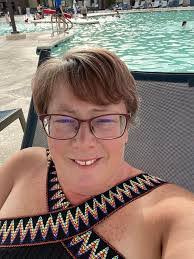 Erin Lalonde's Instagram, Twitter & Facebook