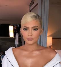 Pin By Lita Kennedycarpentier On Makeup Kylie Jenner Makeup Kylie Jenner Blonde Kylie Makeup